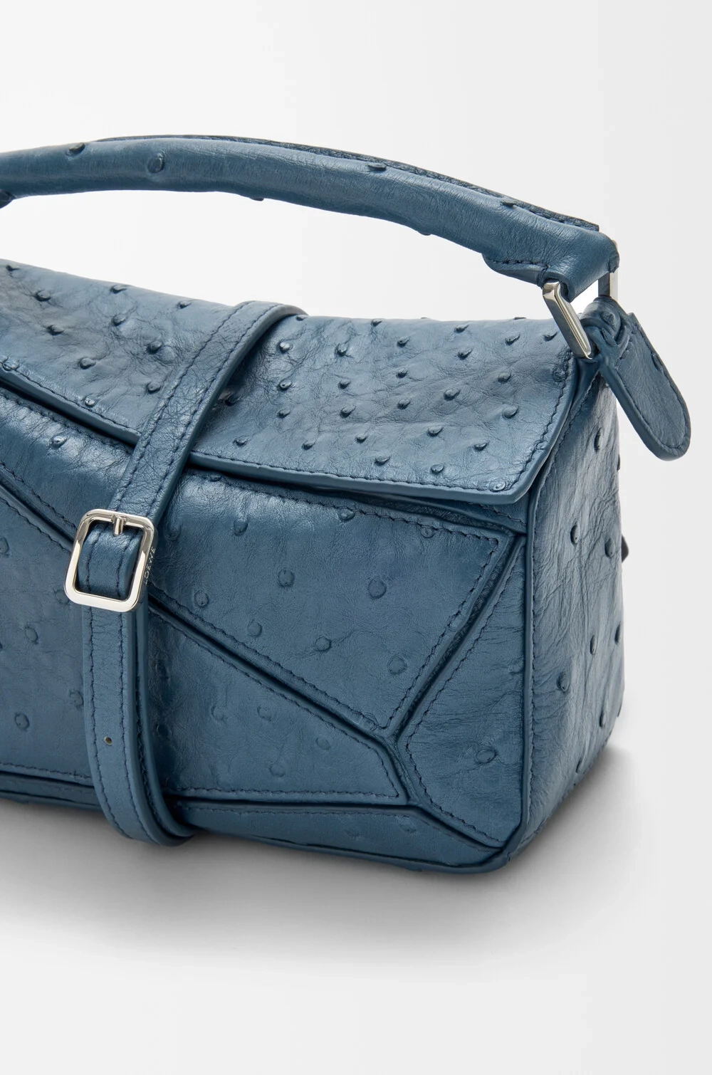 Loewe Сумка-мини Puzzle Featherlight из страусиной кожи, синий