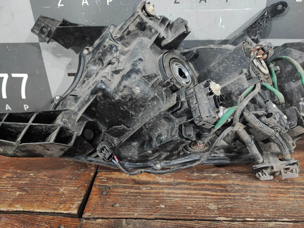 Фара правая галоген Toyota Land Cruiser Prado 150 17-нв Б/У Оригинал 8113060N10