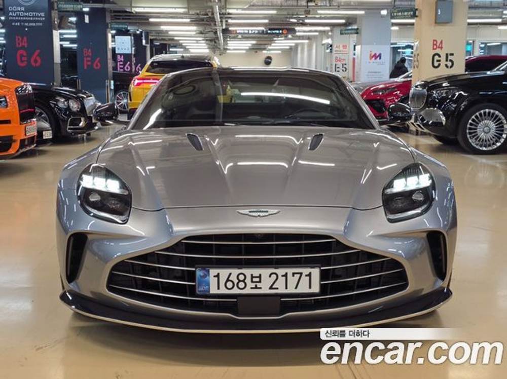 Aston Martin Vantage 4.0 V8 — 2025