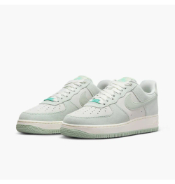 Кроссовки женские NIKE WMNS AIR FORCE 1 '07 SE TRK3