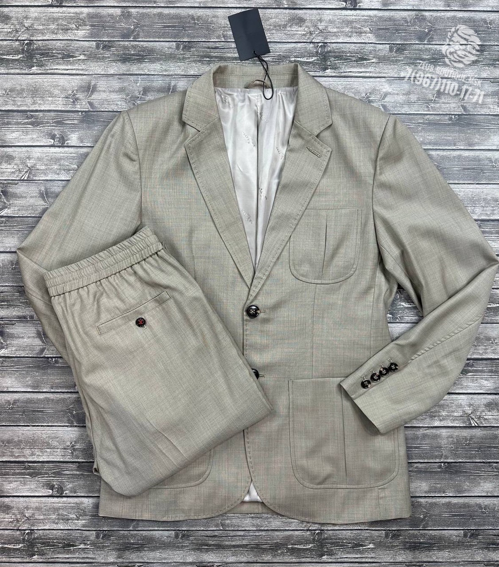 Классический костюм Kiton