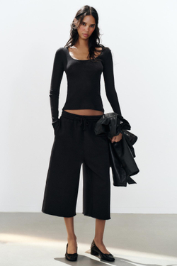 ZARA ДЛИННЫЕ ШОРТЫ ИЗ МЯГКОЙ ТКАНИ, ЧЕРНЫЙ