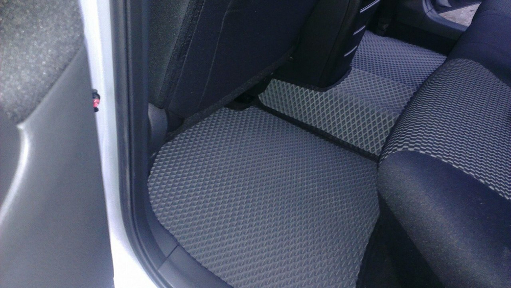 Автоковрики для Nissan Sentra