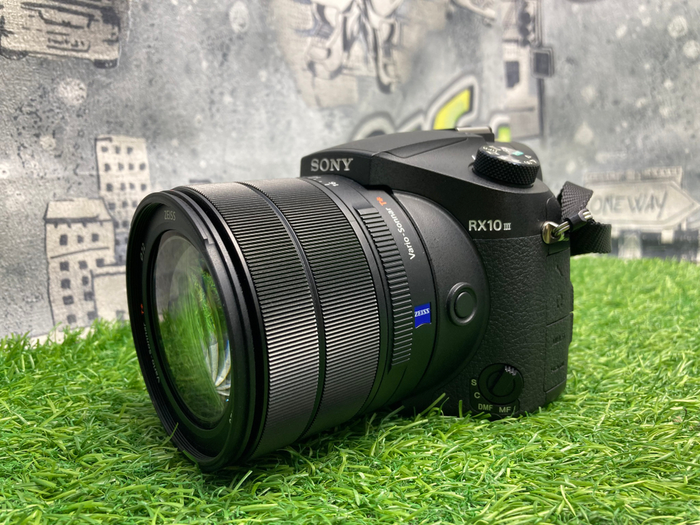 Sony DSC-RX10M3