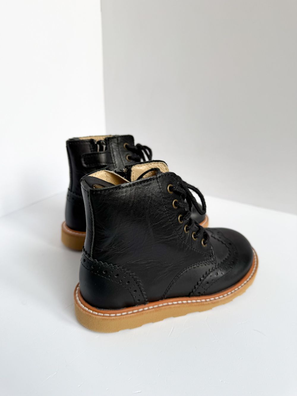 Новые кожаные ботинки Young Soles, 26