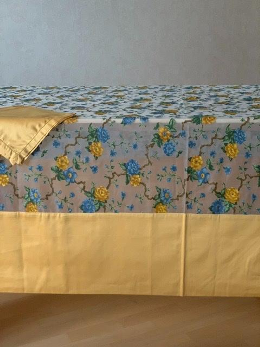 Скатерть 180x270 и 12 салфеток Palombella Lillie золотые