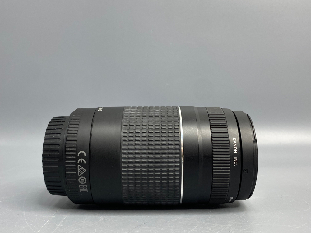 Canon EF 75-300mm f/4-5.6 III микроцарапина на линзе