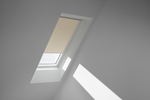 Затемняющая штора для окон VELUX 94х140  бежевый