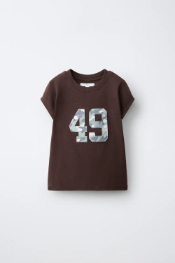 ZARA ФУТБОЛКА С КАМУФЛЯЖНОЙ НАШИВКОЙ, КОРИЧНЕВЫЙ