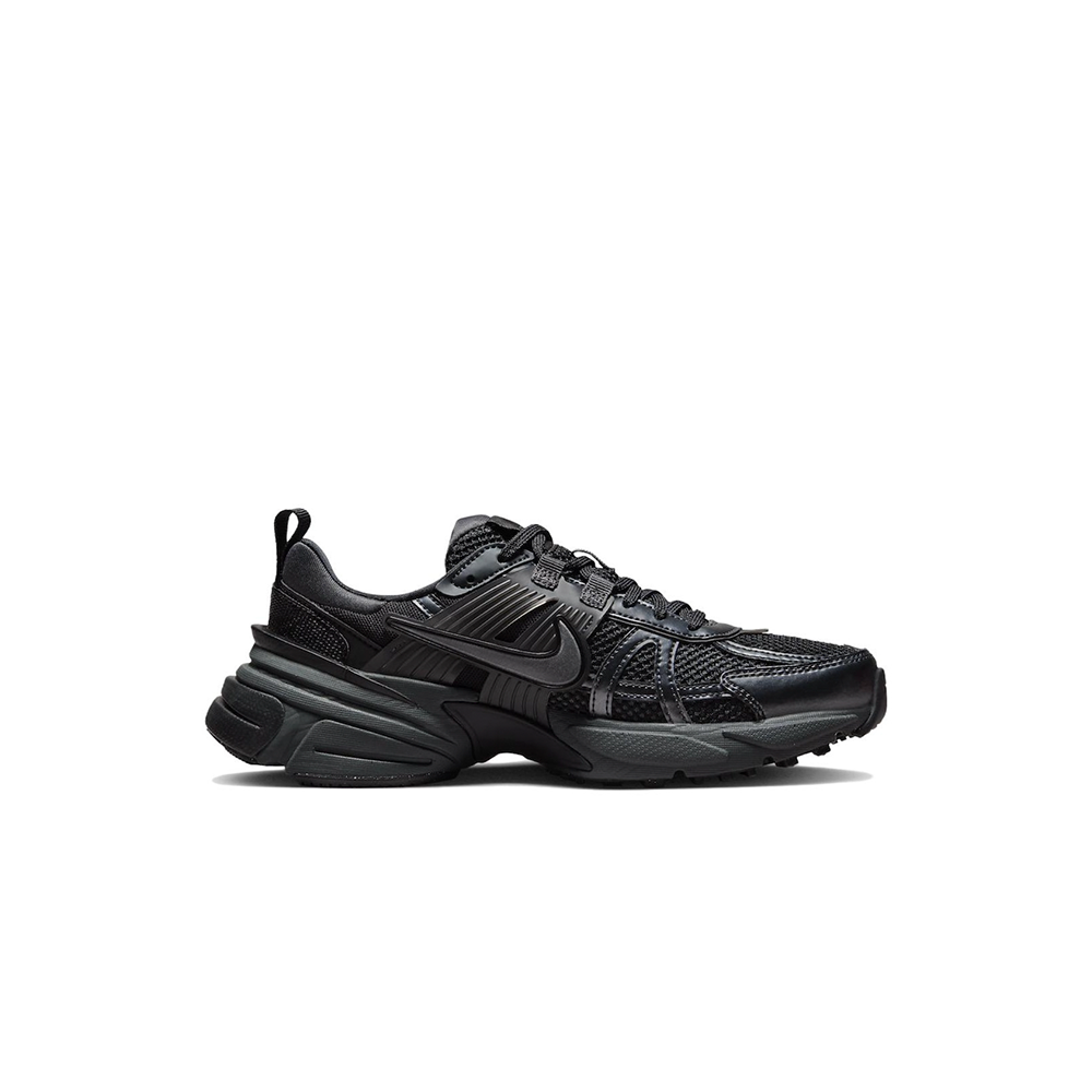 alt="Кроссовки Nike V2K Run Black арт. FD0736-001 с сетчатым верхом и металлическими деталями вид спереди"