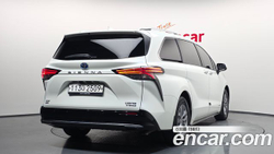 Toyota Sienna 2.5 Hybrid AWD — 2021