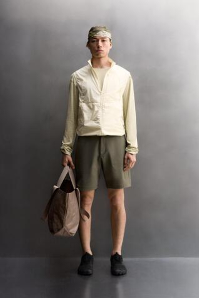 ЛЕГКИЙ ТЕХНОЛОГИЧНЫЙ ЖИЛЕТ — ZARA