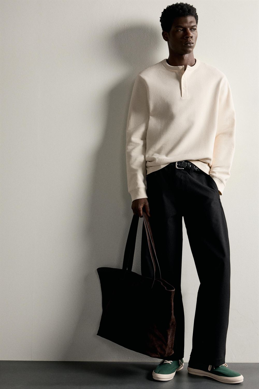 ФУТБОЛКА С ФАКТУРНЫМ ВОРОТНИКОМ НА ПУГОВИЦАХ — ZARA