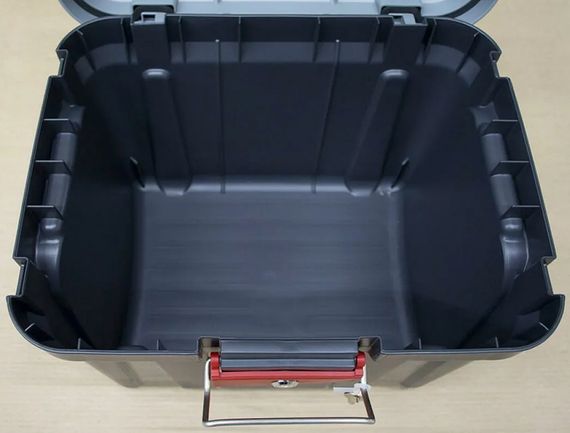 Экспедиционный ящик IRIS RV Box 460G, внутри.