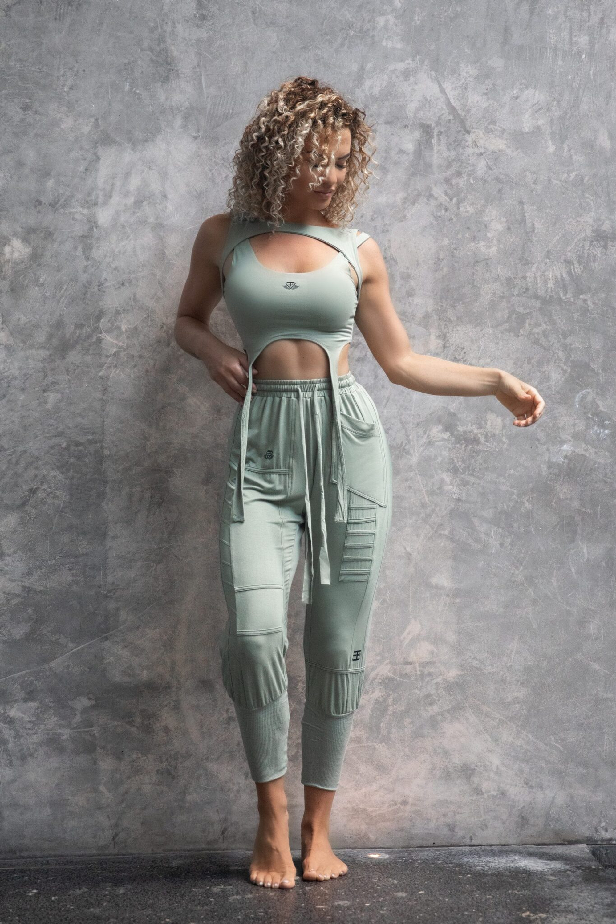 Топ BODY ENGINEERS Alchemist Crop Tank Top Matte Green