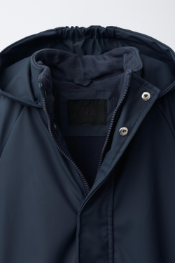 ZARA ПРОРЕЗИНЕННЫЙ НЕПРОМОКАЕМЫЙ ДОЖДЕВИК, МОРСКОЙ СИНИЙ