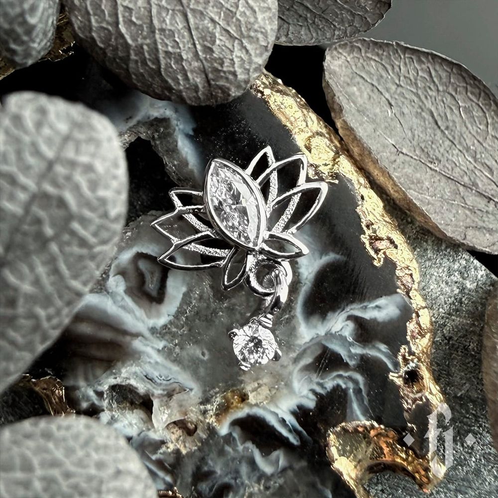 Накрутка "Spring Lotus" - Белое золото - White CZ