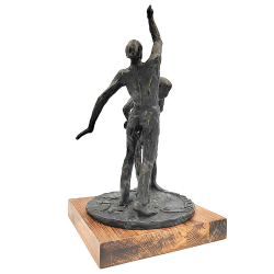 Динес Ю. С. Орлянка. Бронза, литьё. 2000 г.