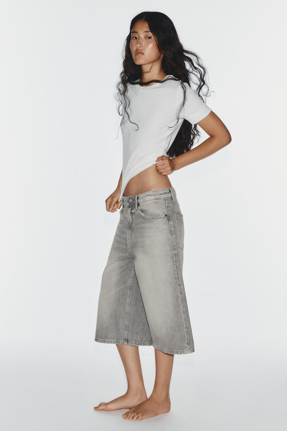 ZARA ДЖИНСОВЫЕ ШОРТЫ TRF BAGGY С РАЗРЕЗАМИ, СВЕТЛО-СЕРЫЙ