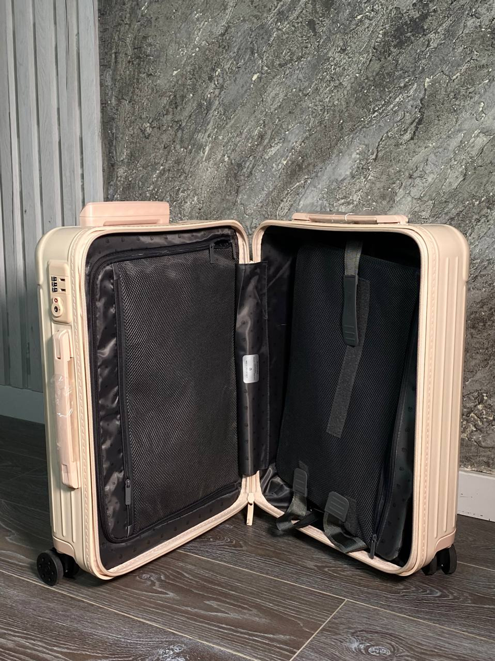Чемодан Rimowa