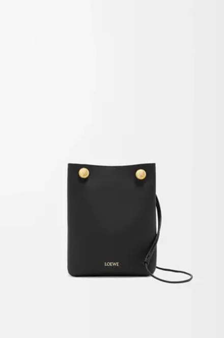 Loewe Сумка-мешок Pebble из гладкой телячьей кожи, черный