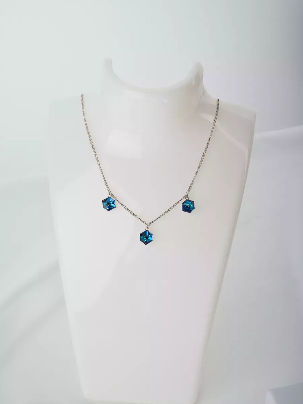 Колье Миражи с синими кристаллами-хамелеонами Swarovski