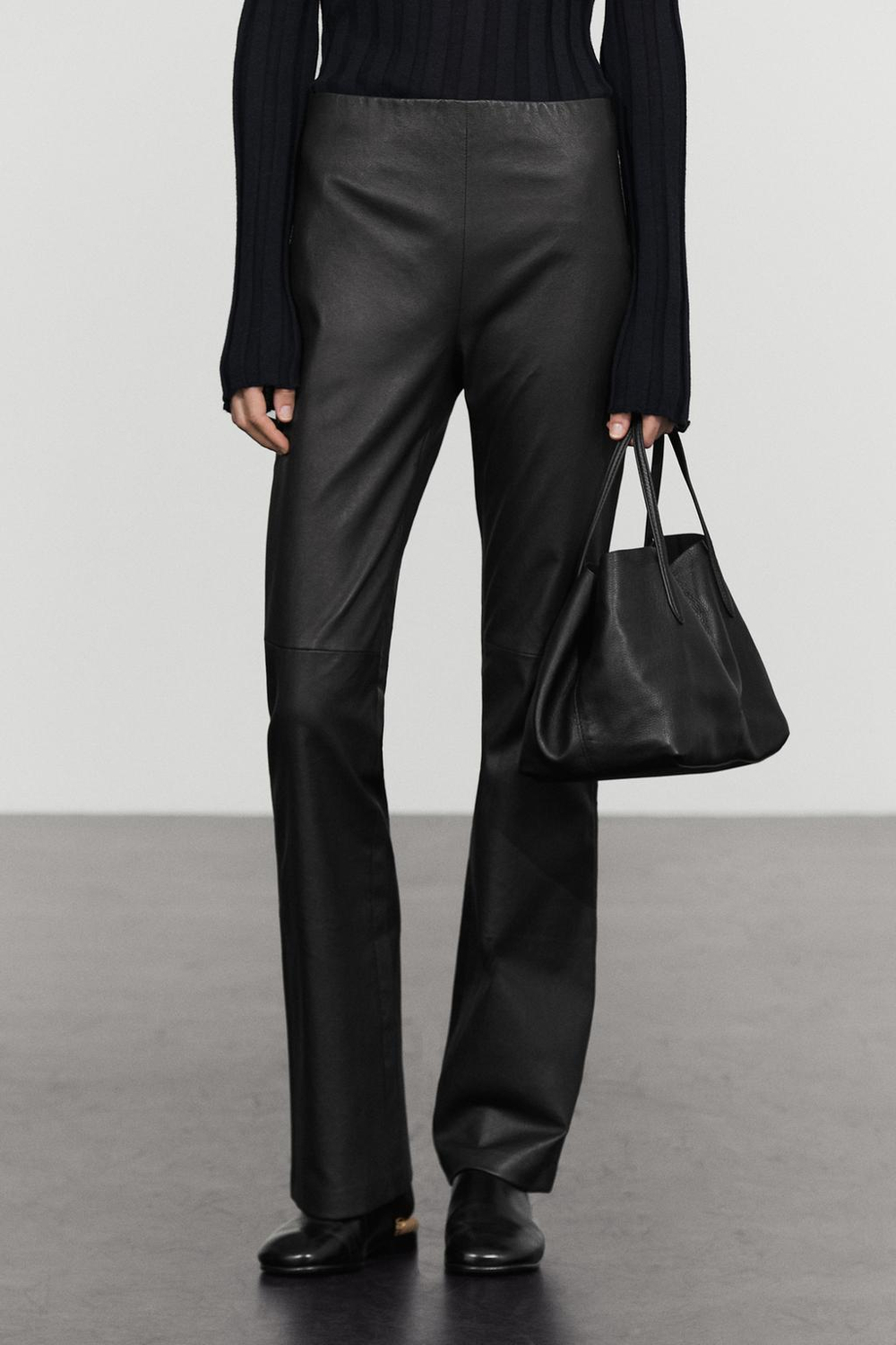 Massimo Dutti Леггинсы-клеш из кожи наппа, черный