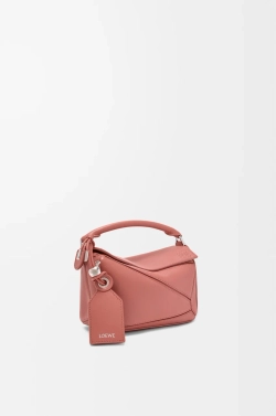 Loewe Сумка-мини Puzzle Featherlight из овечьей кожи наппа, красноватый
