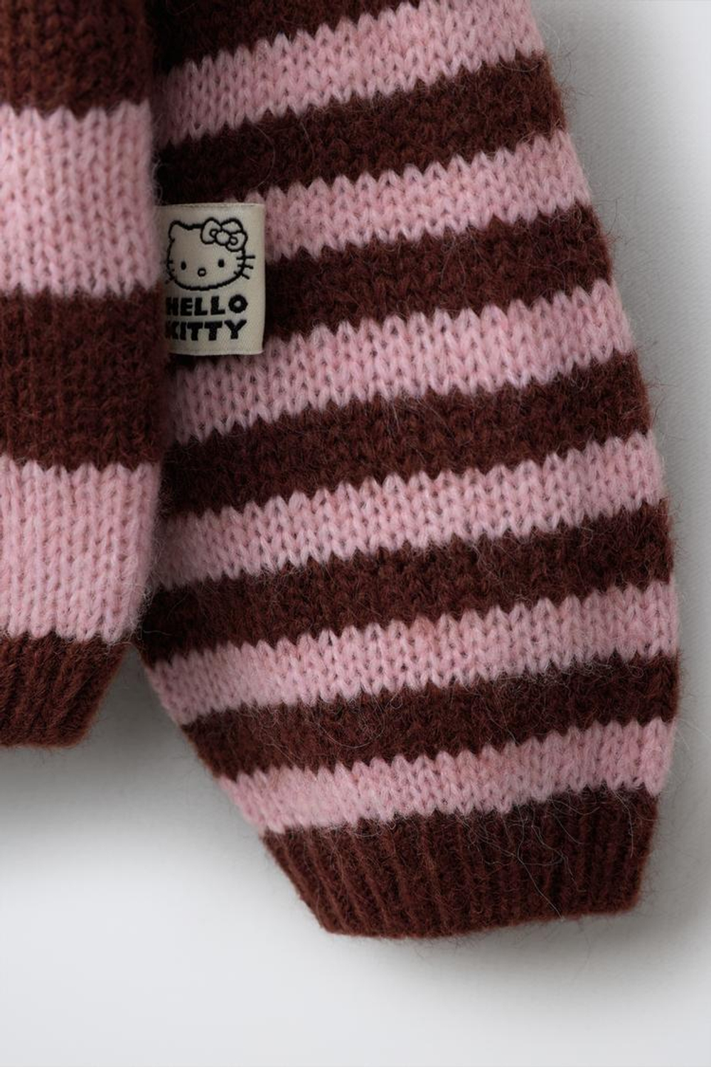 ZARA КАРДИГАН В ПОЛОСКУ С ВЫШИВКОЙ HELLO KITTY ©, БУРГУНДИ