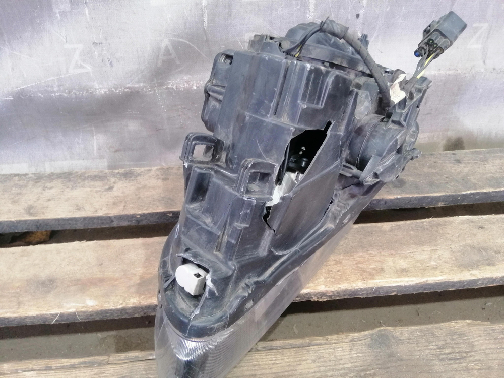 Фара правая ксенон Volvo S60 V60 Cross Country 13-18 Б/У Оригинал 31420262