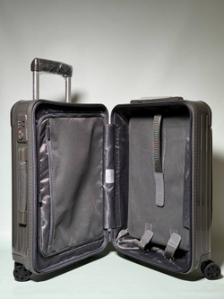 Дорожный чемодан Rimowa Essential Sleeve Cabin с карманом для ноутбука