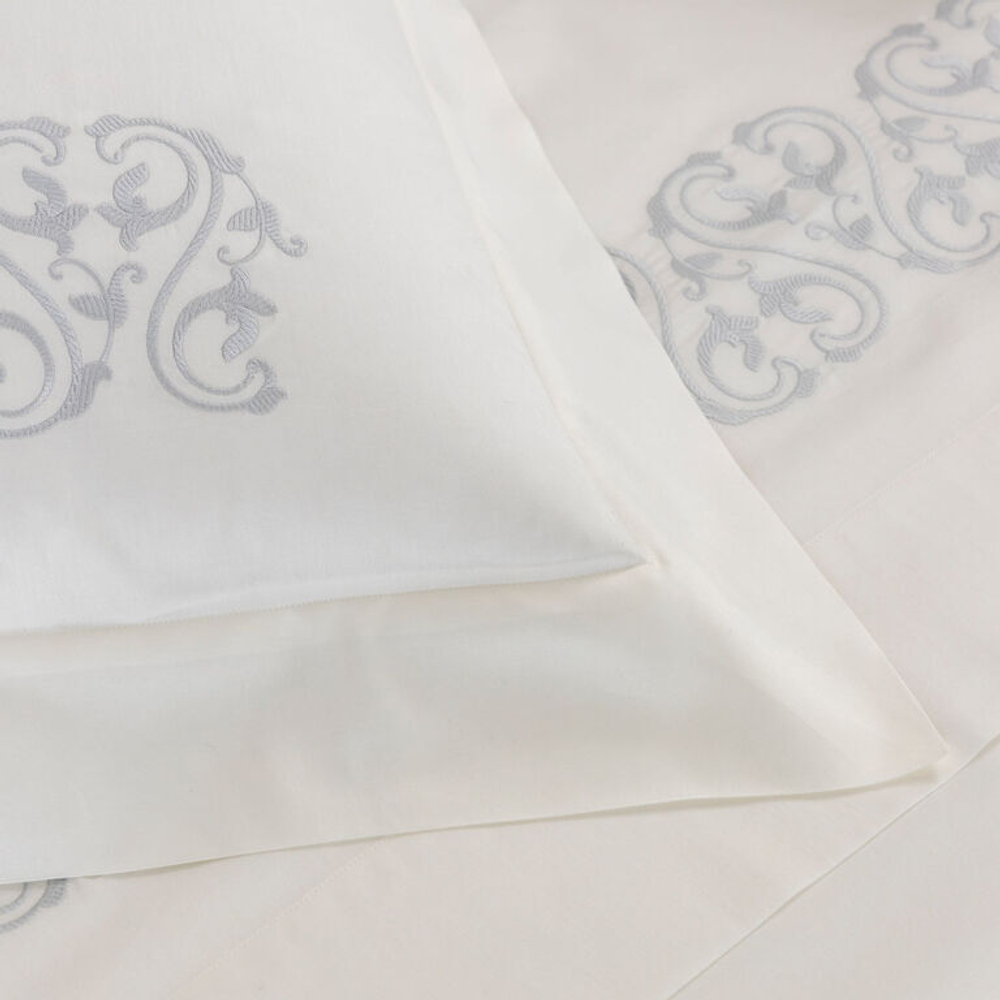 Постельное белье Ornate Medallion Embroidery Milk/Light Sky Blue (240 x 220 см)