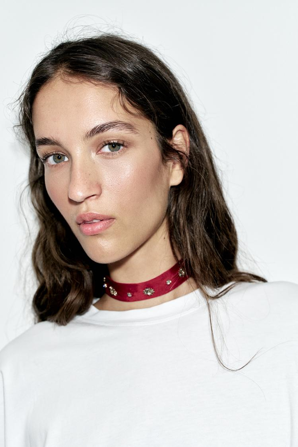 ZARA ЧОКЕР ИЗ ТКАНИ СО СТРАЗАМИ, КРАСНЫЙ
