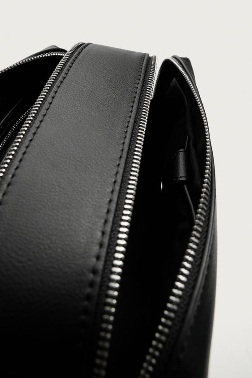 ZARA ОДНОТОННЫЙ НЕСЕССЕР, ЧЕРНЫЙ