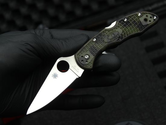 Складной нож Spyderco Delica 4 C11ZFPGR c клинком из стали VG-10, рукоять FRN