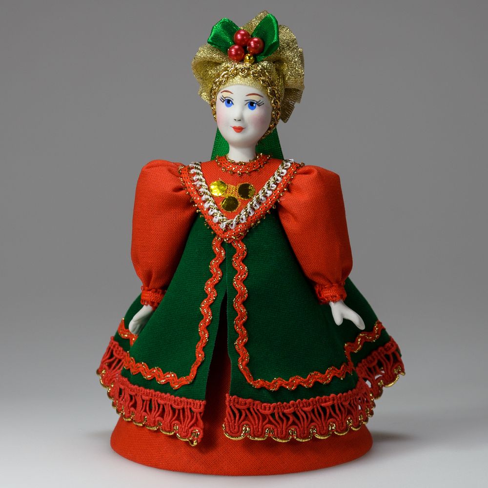 Сувенирная кукла в большой душегрее