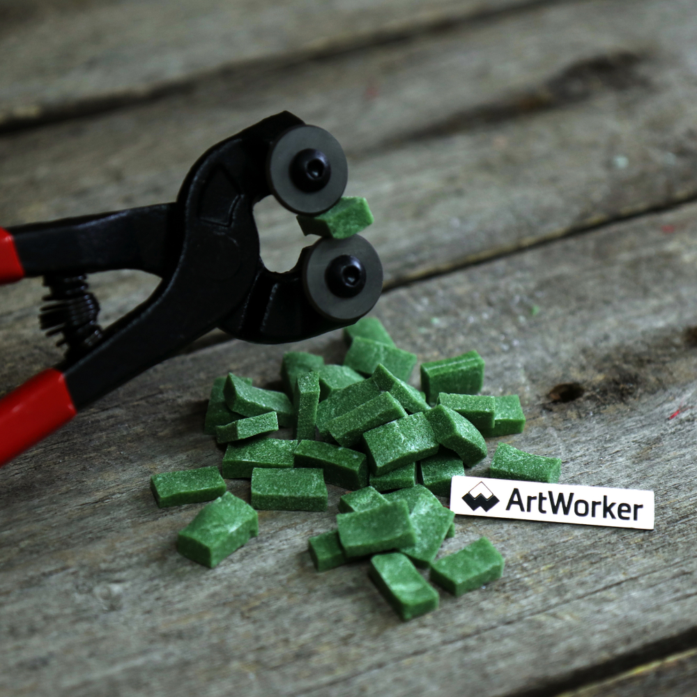 Кусачки и зеленая колотая смальта FF05 10x17 мм | ArtWorker