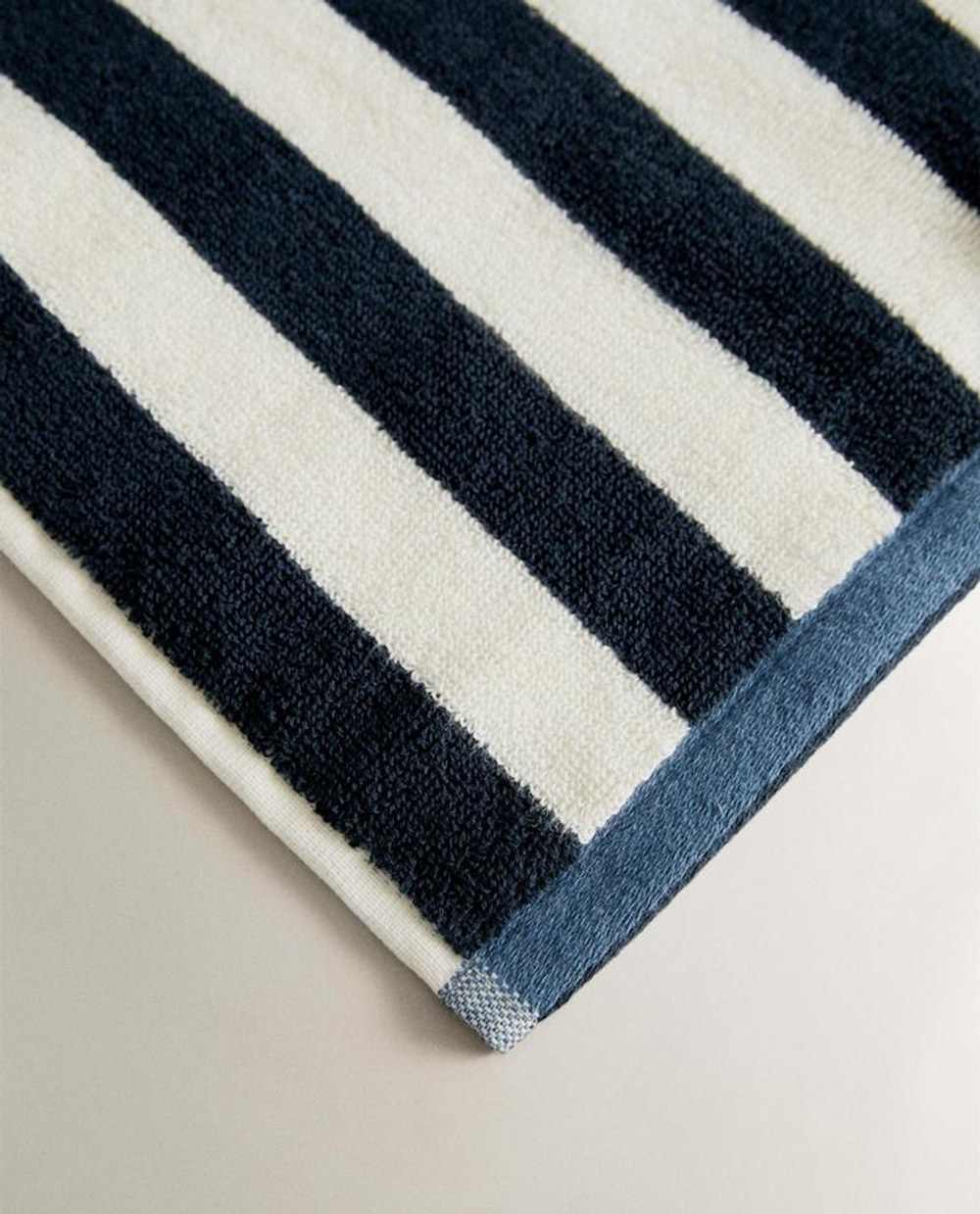 ZARA HOME ДВУСТОРОННЕЕ ПЛЯЖНОЕ ПОЛОТЕНЦЕ В ПОЛОСКУ, СИНИЙ