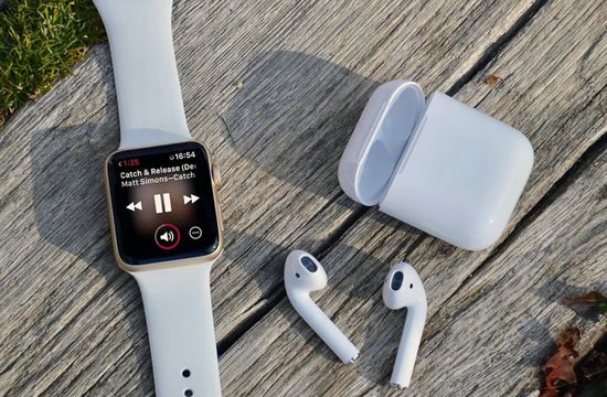 Как подключить Bluetooth-наушники к умным часам: распространенные способы