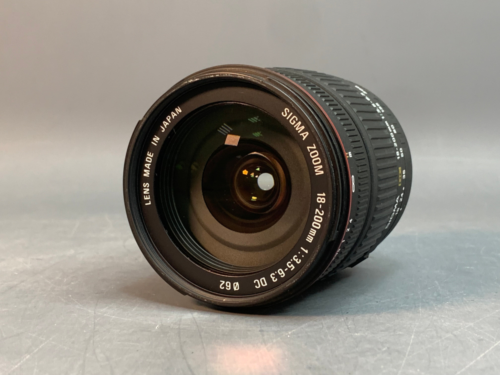 Sigma AF 18-200mm f/3.5-6.3 DC Canon