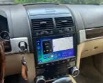 Магнитола для Volkswagen Touareg 1 2002-2010 (рамка с кнопками) - FarCar S500-TS10 монитор 9.5" QLED на Android 14, Быстрая, CarPlay, 4G SIM-слот