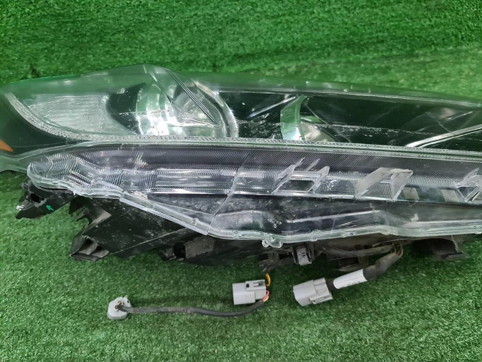 Битая Фара правая Toyota Highlander 3 U50 16-19 галоген