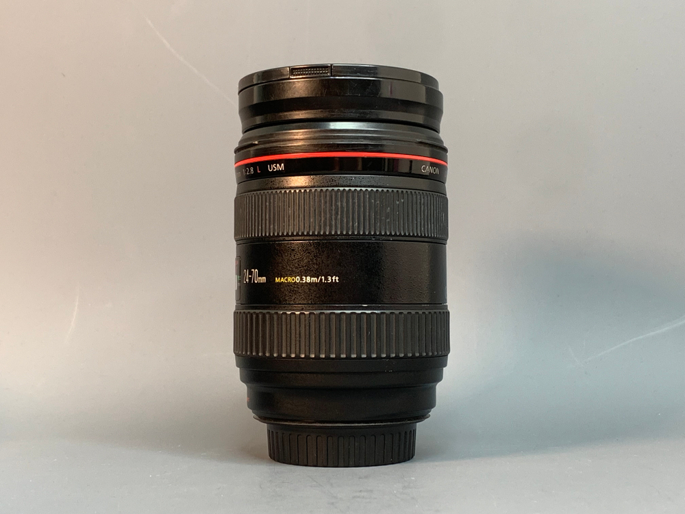 Canon EF 24-70mm 2.8L USM небольшая царапина