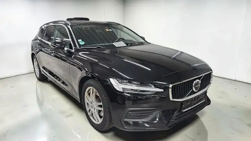 Volvo V60 Core (с зимним пакетом, LED, AHK и камерой)
