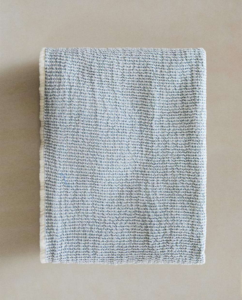 ZARA HOME БАННОЕ ПОЛОТЕНЦЕ С ВАФЕЛЬНЫМ УЗОРОМ, ЭКРЮ/СИНИЙ