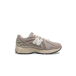 alt="Кроссовки New Balance 1906R арт. M1906RL бежево-кремовая расцветка вид спереди"