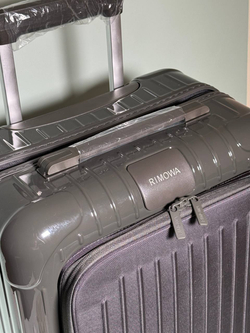 Дорожный чемодан Rimowa Essential Sleeve Cabin с карманом для ноутбука