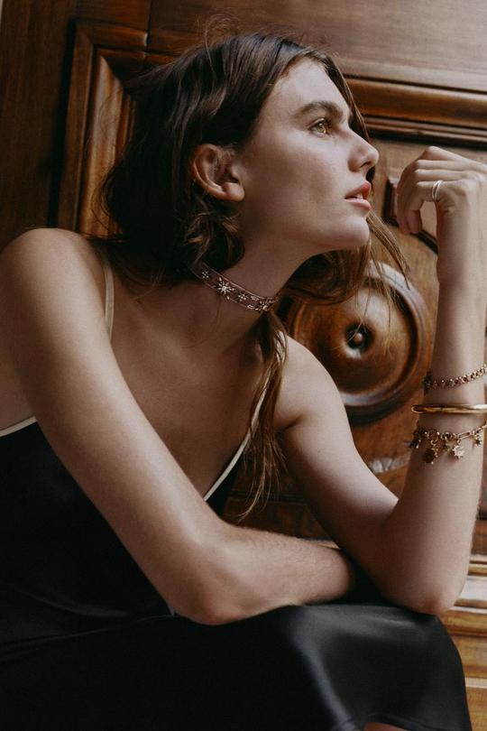 ZARA НАБОР ИЗ 3 МЕТАЛЛИЧЕСКИХ БРАСЛЕТОВ С ПОДВЕСКАМИ-ЗВЕЗДАМИ, ЦВЕТ СОСТАРЕННОГО ЗОЛОТА