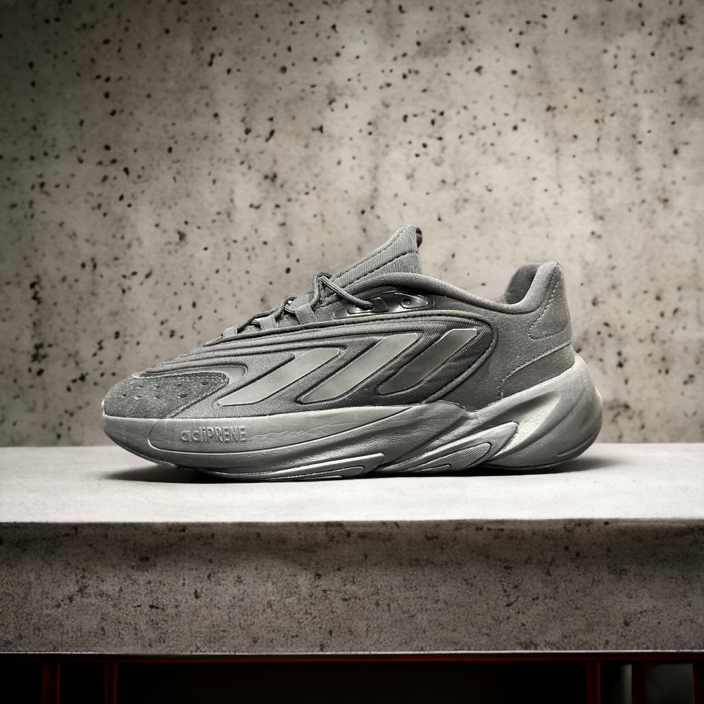 Adidas Ozelia • Black