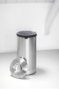 Бак Brabantia 35л матовая сталь в интерьере